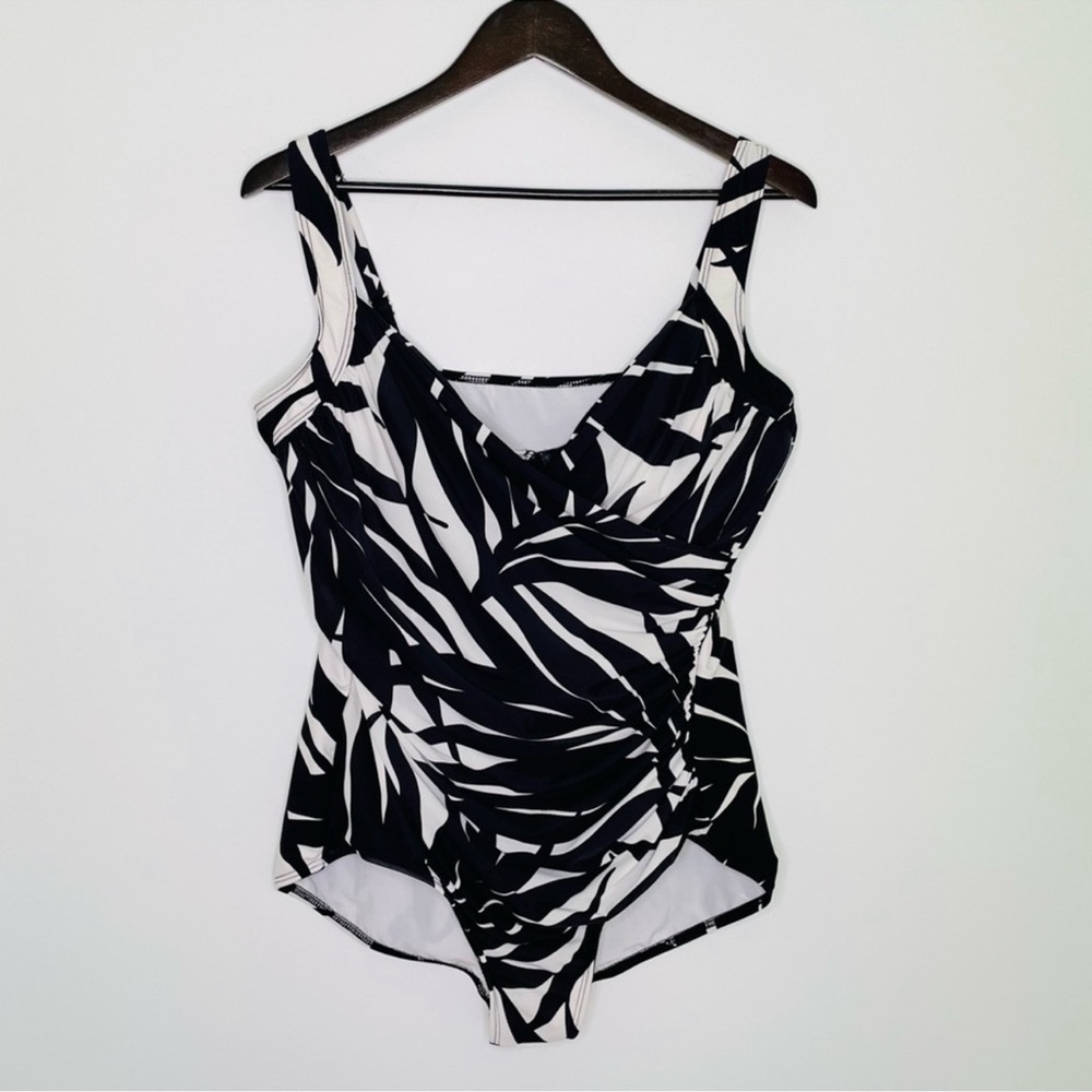 Miraclesuit Sanibel One Piece With Black white tropical leaves Swim Suit A61